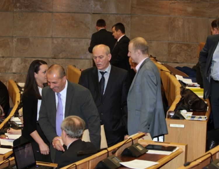 Parlament FBiH platio nepotrebne ugovore