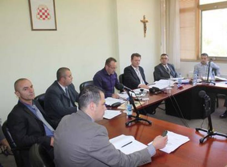 Kantoni gomilali gubitak, trošili bez kontrole