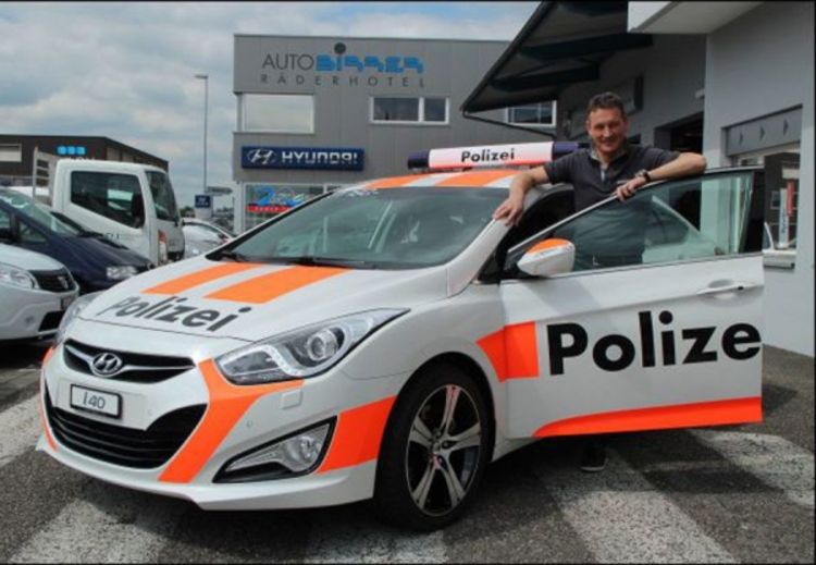 Lažni policijski automobil hit
