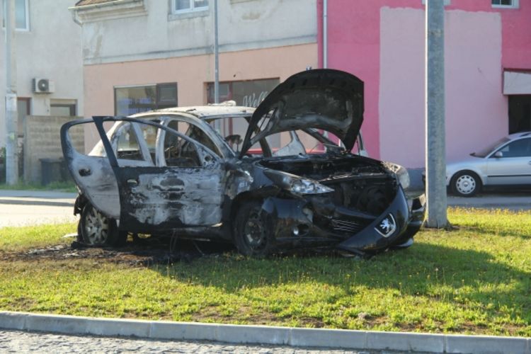 Prijedor: Izgorio automobil