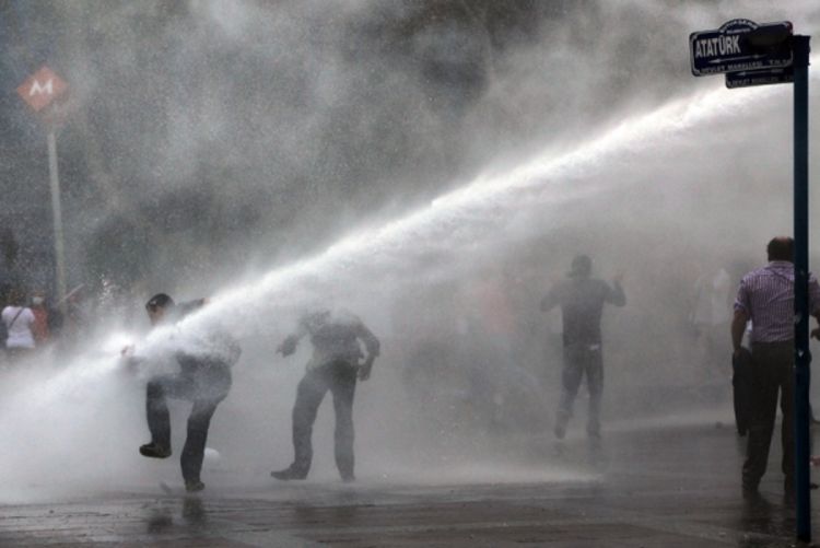 Demonstranti ponovo žele na Trg Taksim