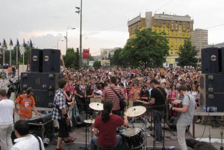 Koncert bh. bendova ispred Parlamenta BiH