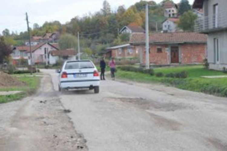 Priječani kod Banjaluke: Hoće asfaltirani put, ne daju zemlju
