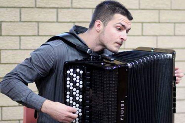 Mladen Vukmir: Očeva harmonika dočekala mene