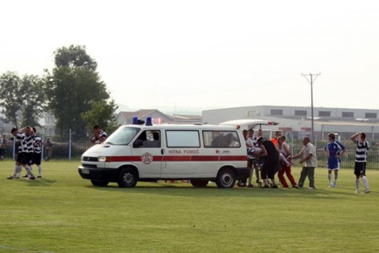 Fudbaler Borca preminuo na terenu