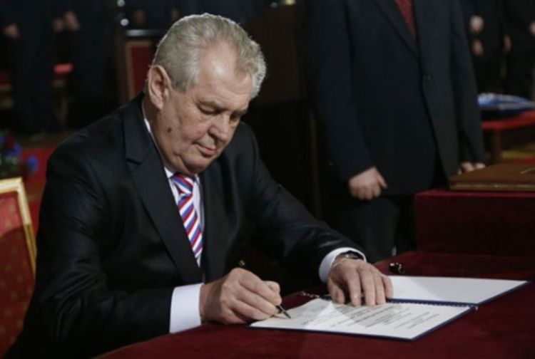 Predsjednik Češke daje trećinu plate za otplatu državnog duga