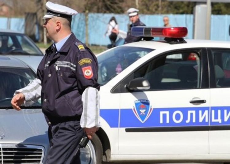 Vozač s 20 evra pokušao podmititi policajce da mu ne pišu kaznu od 40 KM