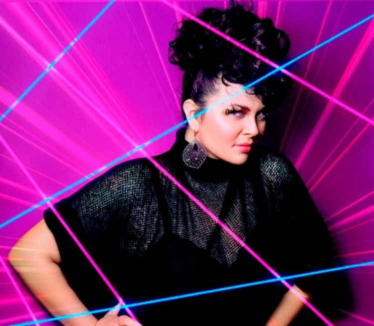 Dijana Tepšić predstavlja spot "Battle on the dance floor"