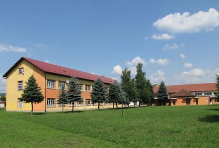 Nastavnik optužen za seksualno uznemiravanje učenica vraćen na posao.