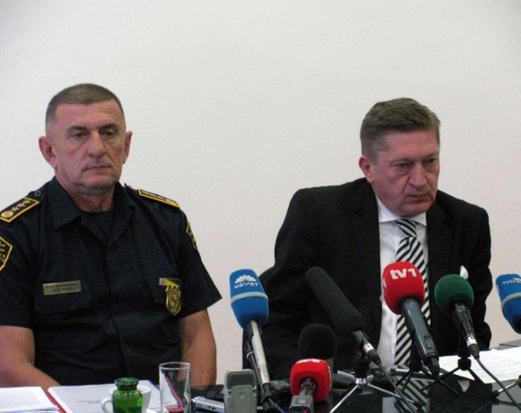 Lukač: Policija neće gaziti majke i bebe koji protestiraju