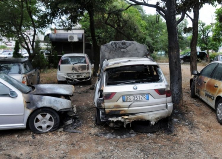 Podgorica: Nepoznata osoba zapalila pet automobila