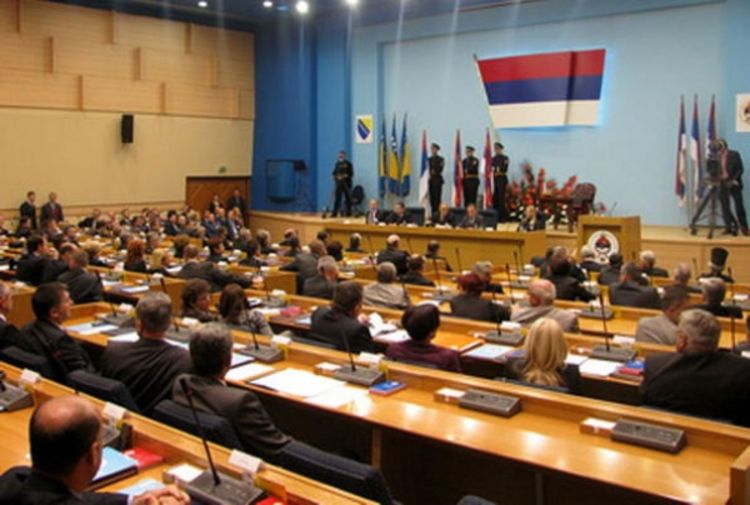Tri poslanika SNSD-a kažnjena sa po 500 KM