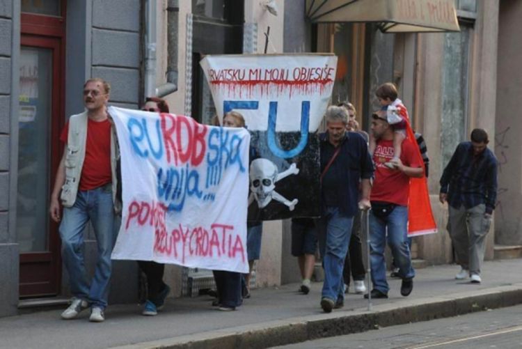 Na Trgu bana Jelačića slave, na Trgu Franje Tuđmana štrajkuju