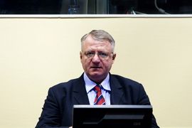 Šešelj traži izuzeće sudije Harhofa