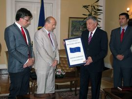 Radmanoviću uručeno priznanje "Evropski političar BiH 2013"