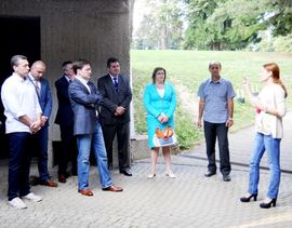 Ministri obišli muzej i memorijalni centar na Kozari