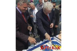 Na torti koju je Ivo Josipović jeo u Brčkom zastava BIH iscrtana sa ...