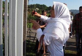Bošnjakinje klještima za žicu "otvorile" više objekata