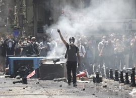 Gumenim mecima i suzavcem pokušali rastjerati demonstrante u Istanbulu