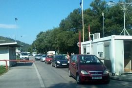 Na Doljanima se čeka sat vremena