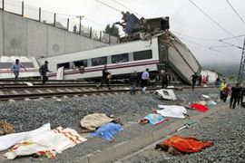 Tragedija u Španiji: Voz iskliznuo sa šina, najmanje 77 mrtvih