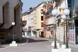 Toplotni udar u BiH: Ulice puste, kupališta prepuna, na asfaltu prže ...
