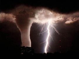 Tornado u Milanu rušio sve pred sobom