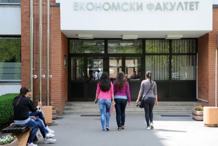 Štede na studentima