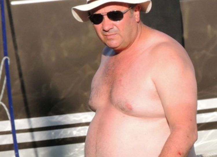 Kerum prodao hotel Marjan pa sad kod brata vadi luk u polju