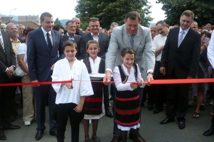 Dodik otvorio rekonstruisani put Vrbaška - Gornji Podgradci