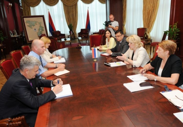 Sutra o platama budžetskih korisnika