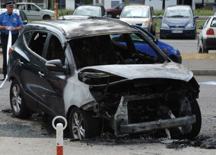 Podmetnut eksploziv pod auto novinara Dnevnih novina