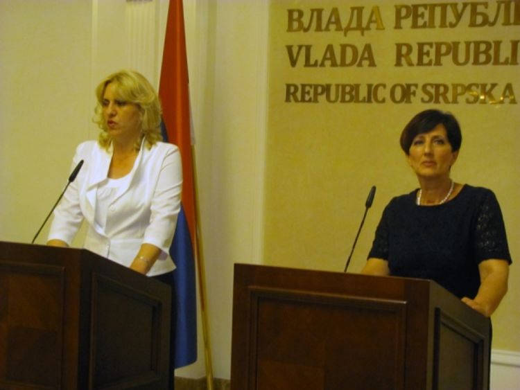 Budžetskim korisnicima u RS povećanje plate od pet odsto