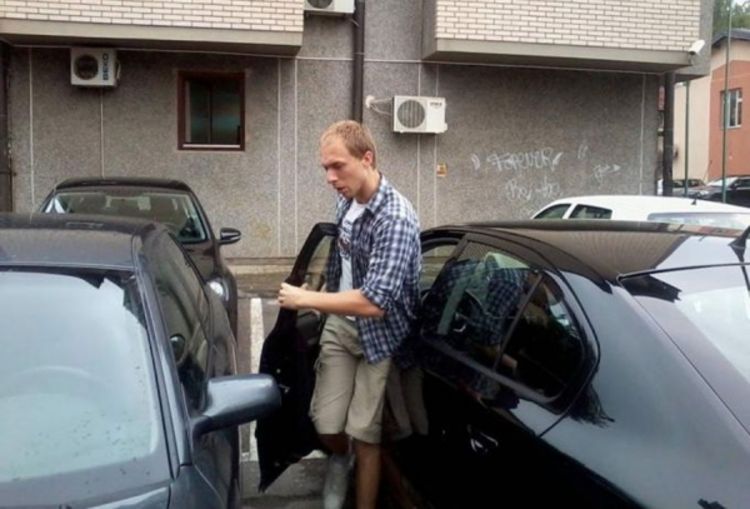 Sin ministarke vozi službeno vozilo Vlade
