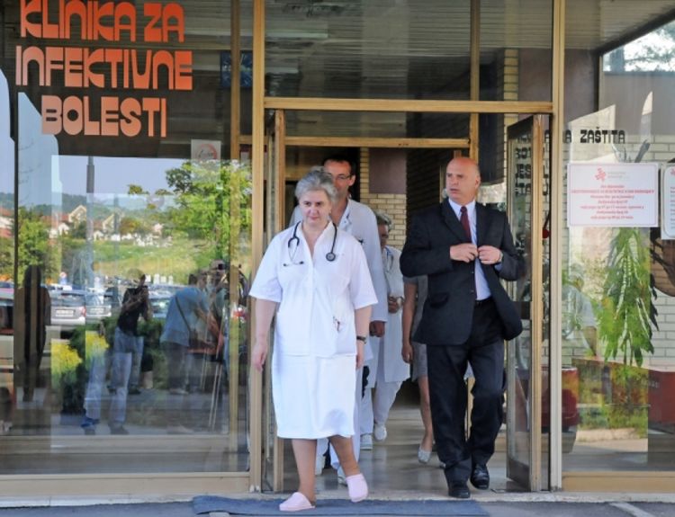 Za bolesne studente nema jastuka ali ima 6.000 maraka mjesečno za PR agenciju?