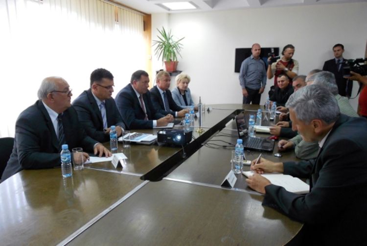 Dodik: Puna podrška menadžmentu Alumine