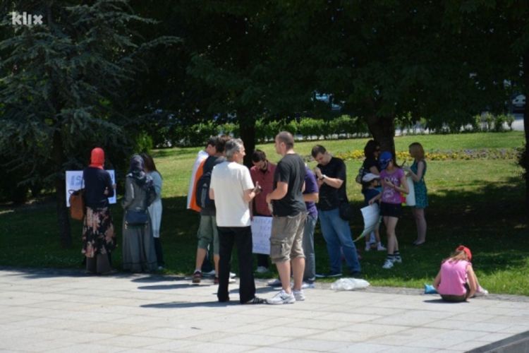 Protesti ispred Parlamenta BiH: Prijedlog zakona o JMB smatraju štetnim za BiH