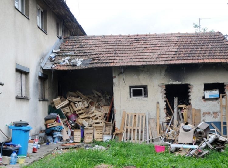 Banjalučko naselja Rosulje: Oboljela komšinica im otima stvari