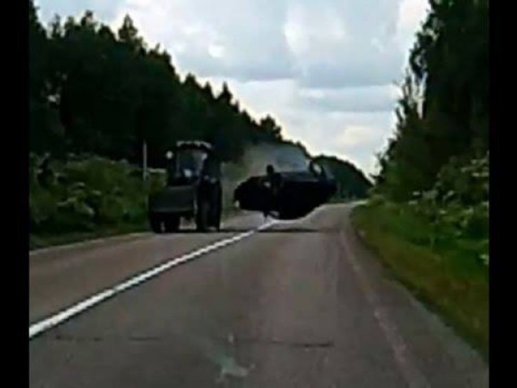 Gledaj i uči: Kako izbjeći automobil koji se prevrće