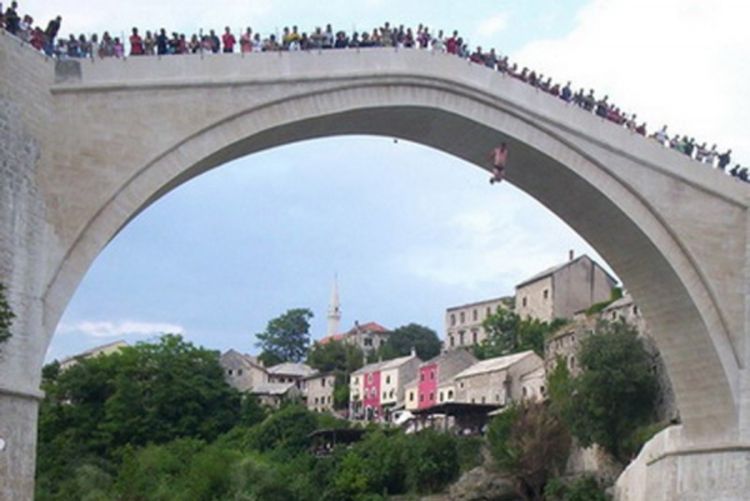 Tradicionalni skokovi sa Starog mosta 28. jula