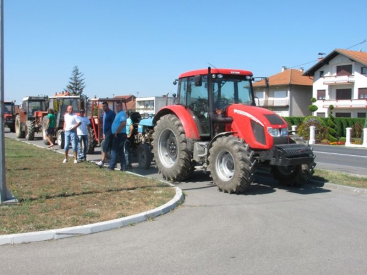 Završen protest, traktoristi najavljuju potpunu blokadu Rače