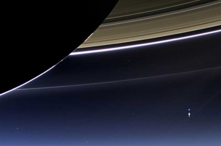NASA objavila sliku Zemlje snimljene iz Saturnove orbite