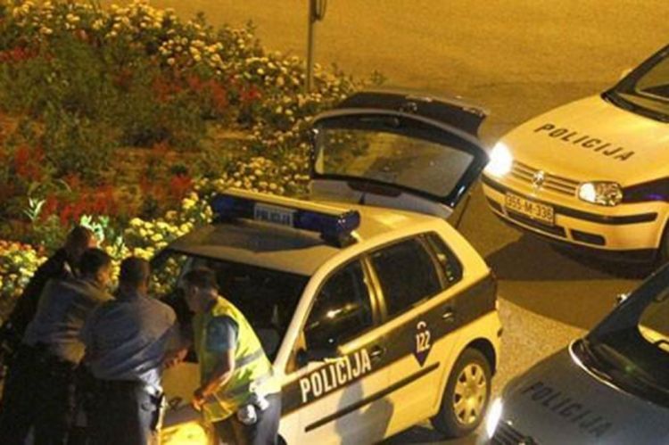 Zenica: Pijani zatvorski čuvari napali policijsku patrolu
