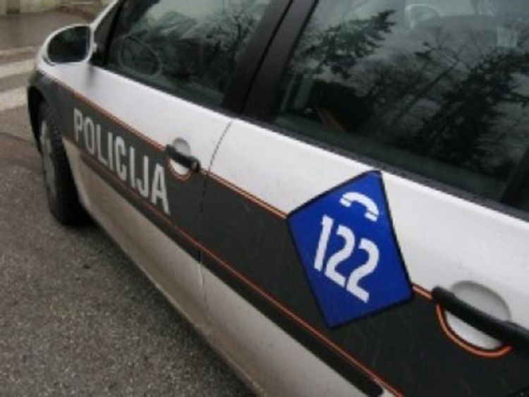 Živinice: Psihički bolesnik uznemiravao vjernike, preminuo u policijskom automobilu