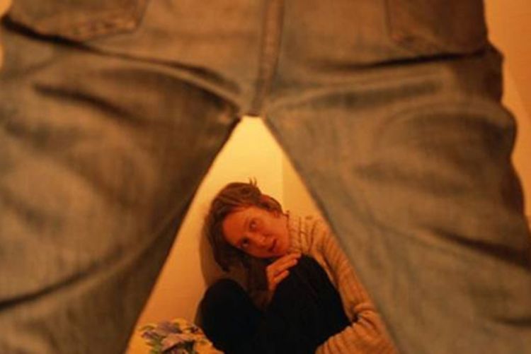 Majka našla profesora ispod ćerkinog (16) kreveta