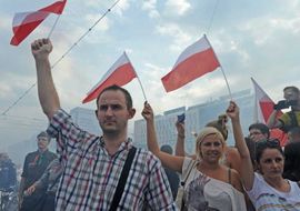Minuta ćutanja za ustanike u Varšavi, gradu koji su Nijemci htjeli da ...