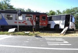 Kod Drniša se sudarili voz i autobus