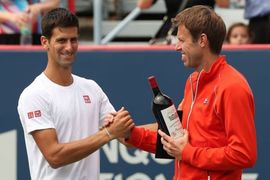 Nole poklonio vino Nestoru