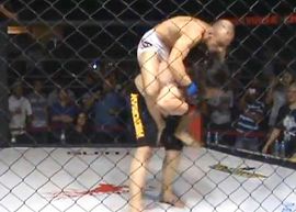 MMA borac savladao dvostruko težeg protivnika