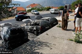 Mostar: Konkurencija zapalila automobile nove taksi službe?